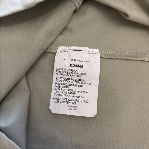 Women’s Under Armour Heatgear Beige Quarter Zip Size Medium With Thumb Holes - Picture 9 of 14